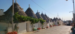 Alberobello la bottega dei fischietti 080008