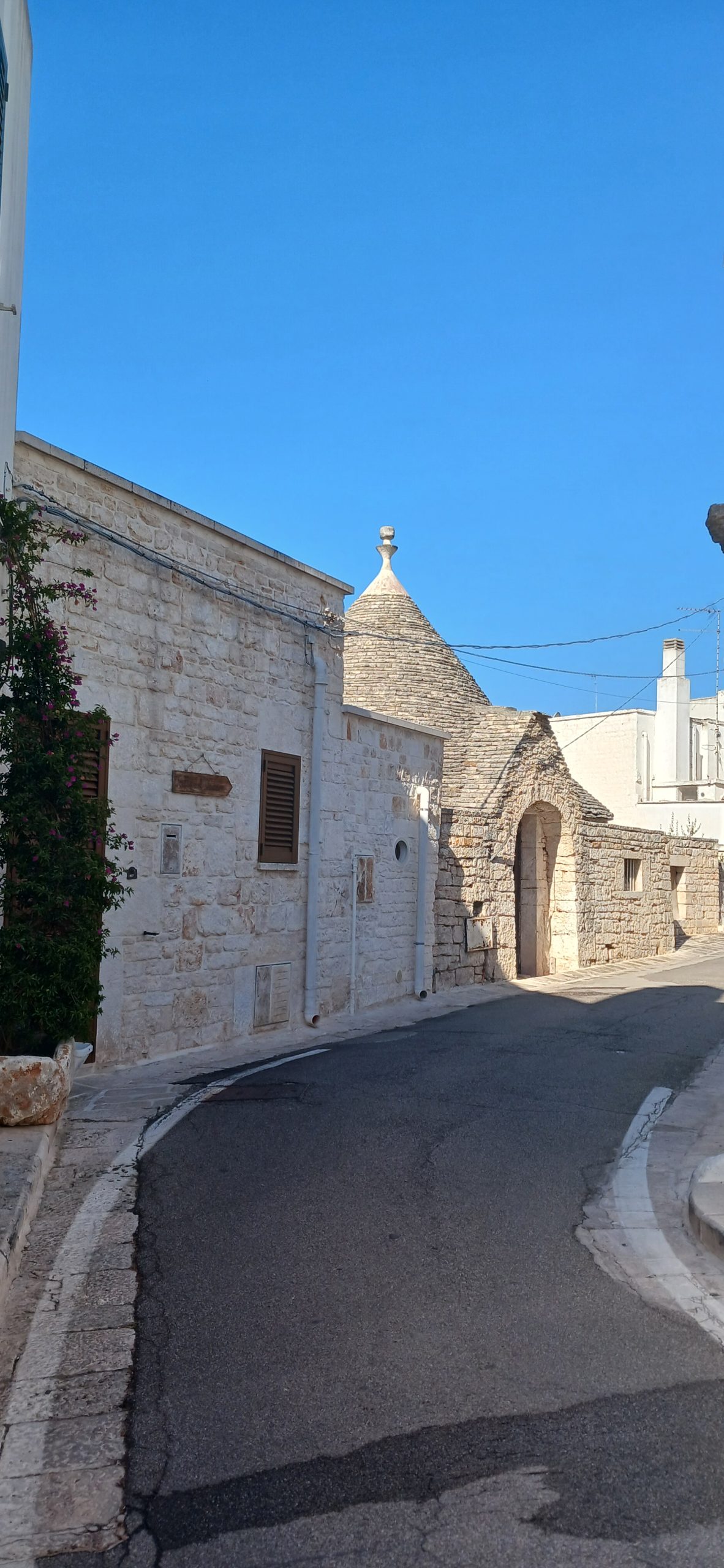 Alberobello piazza antonio curri 084927