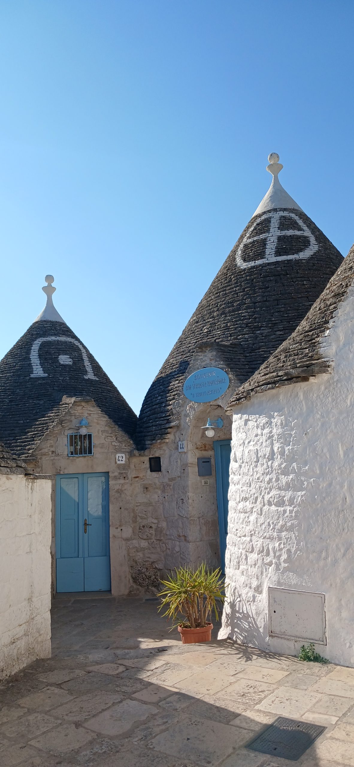 Alberobello trullo siamese 082414