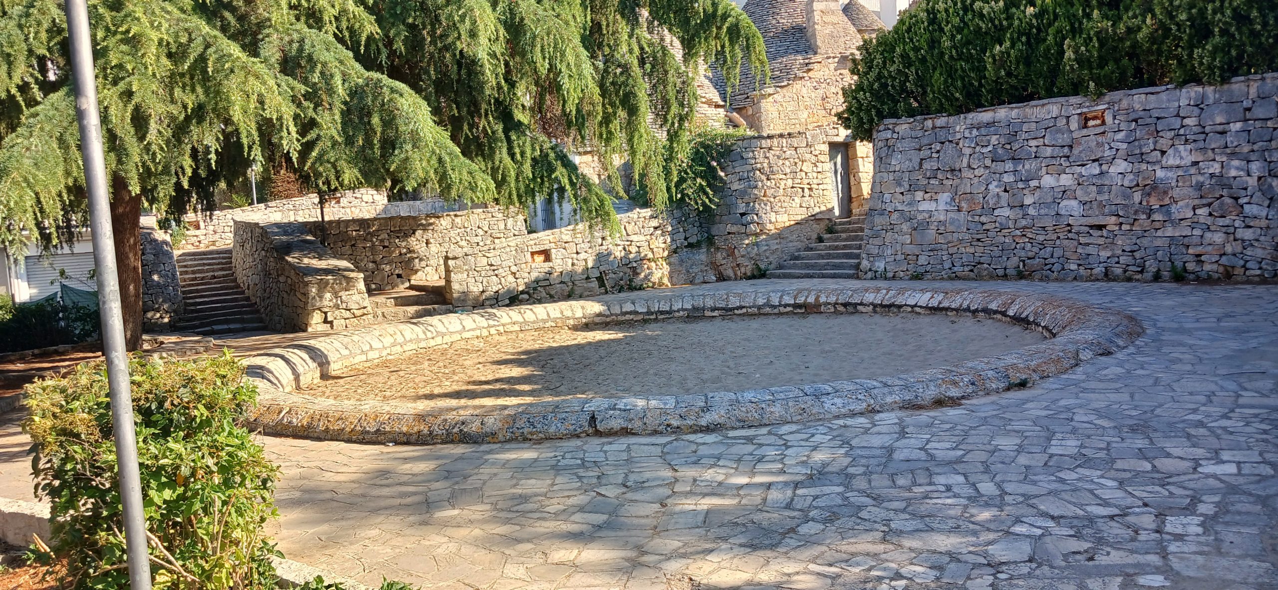 Alberobello villa comunale belvedere 082859